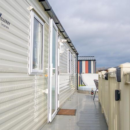 64 Lancaster The Lazy Willow 3 Bedroom Hot Tub Caravan Tattershall Lakes Экстерьер фото