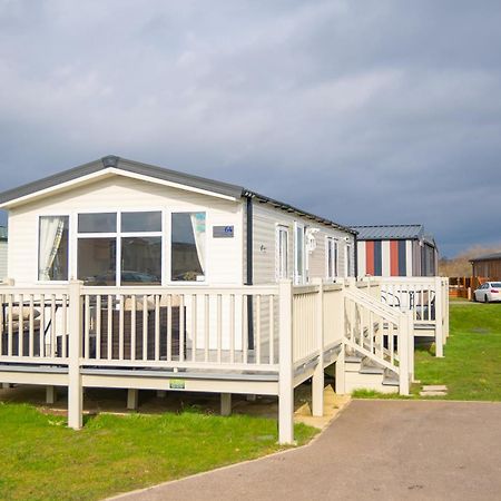 64 Lancaster The Lazy Willow 3 Bedroom Hot Tub Caravan Tattershall Lakes Экстерьер фото