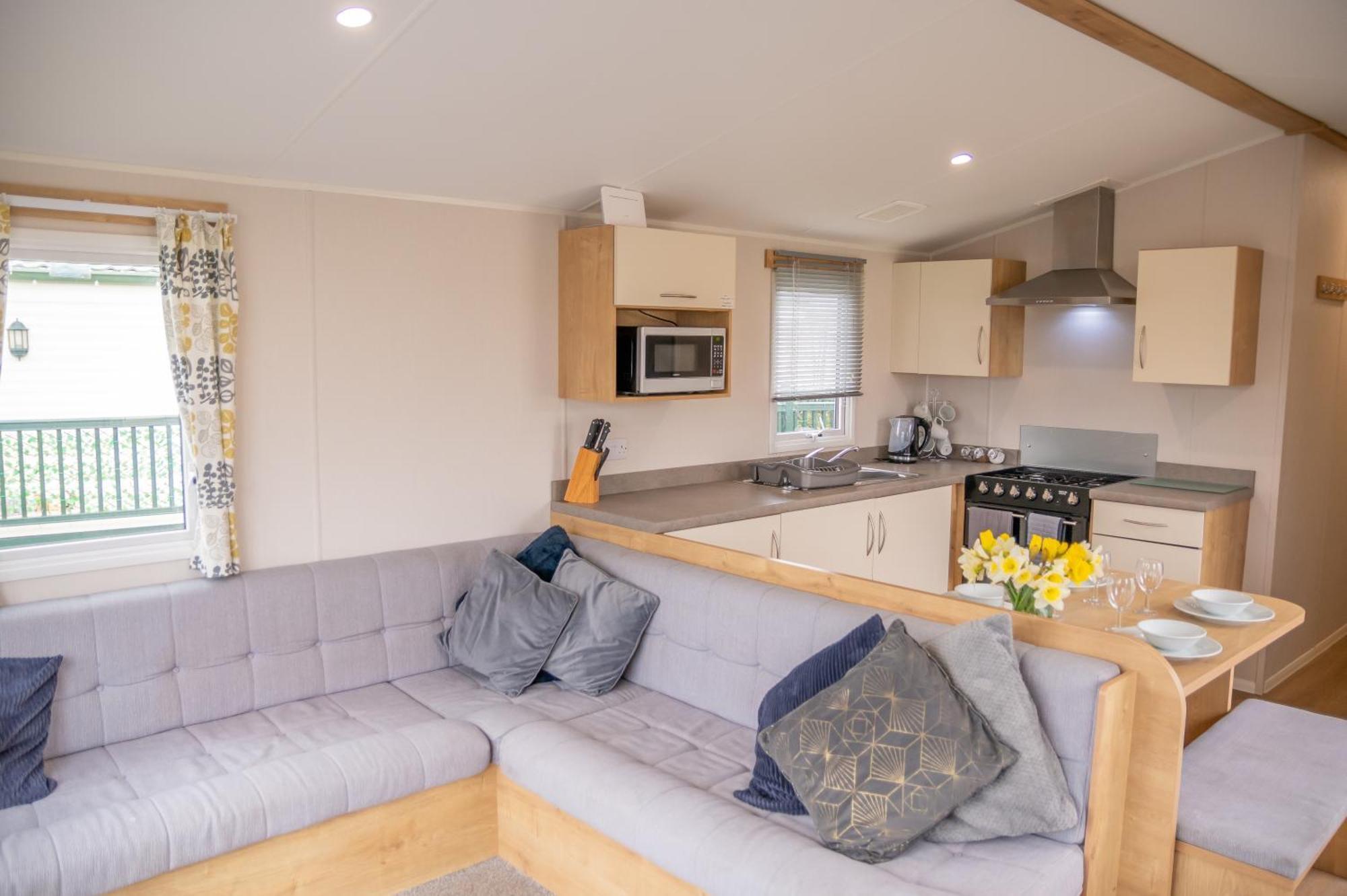 64 Lancaster The Lazy Willow 3 Bedroom Hot Tub Caravan Tattershall Lakes Экстерьер фото