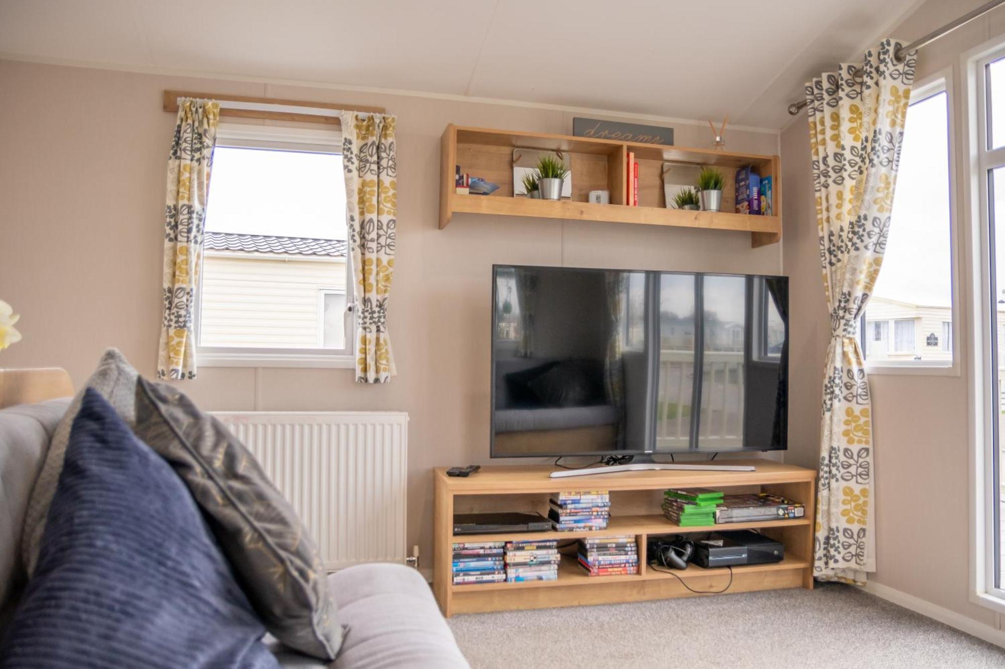 64 Lancaster The Lazy Willow 3 Bedroom Hot Tub Caravan Tattershall Lakes Экстерьер фото