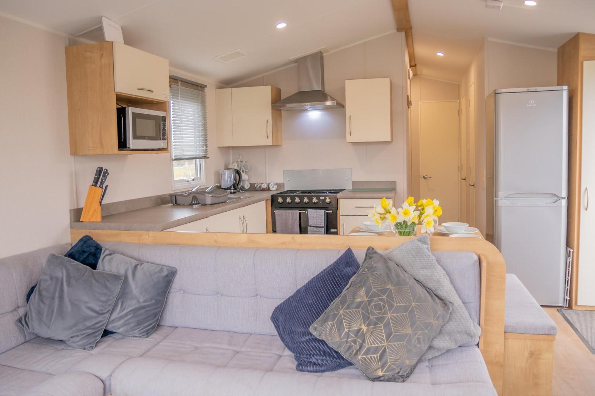 64 Lancaster The Lazy Willow 3 Bedroom Hot Tub Caravan Tattershall Lakes Экстерьер фото