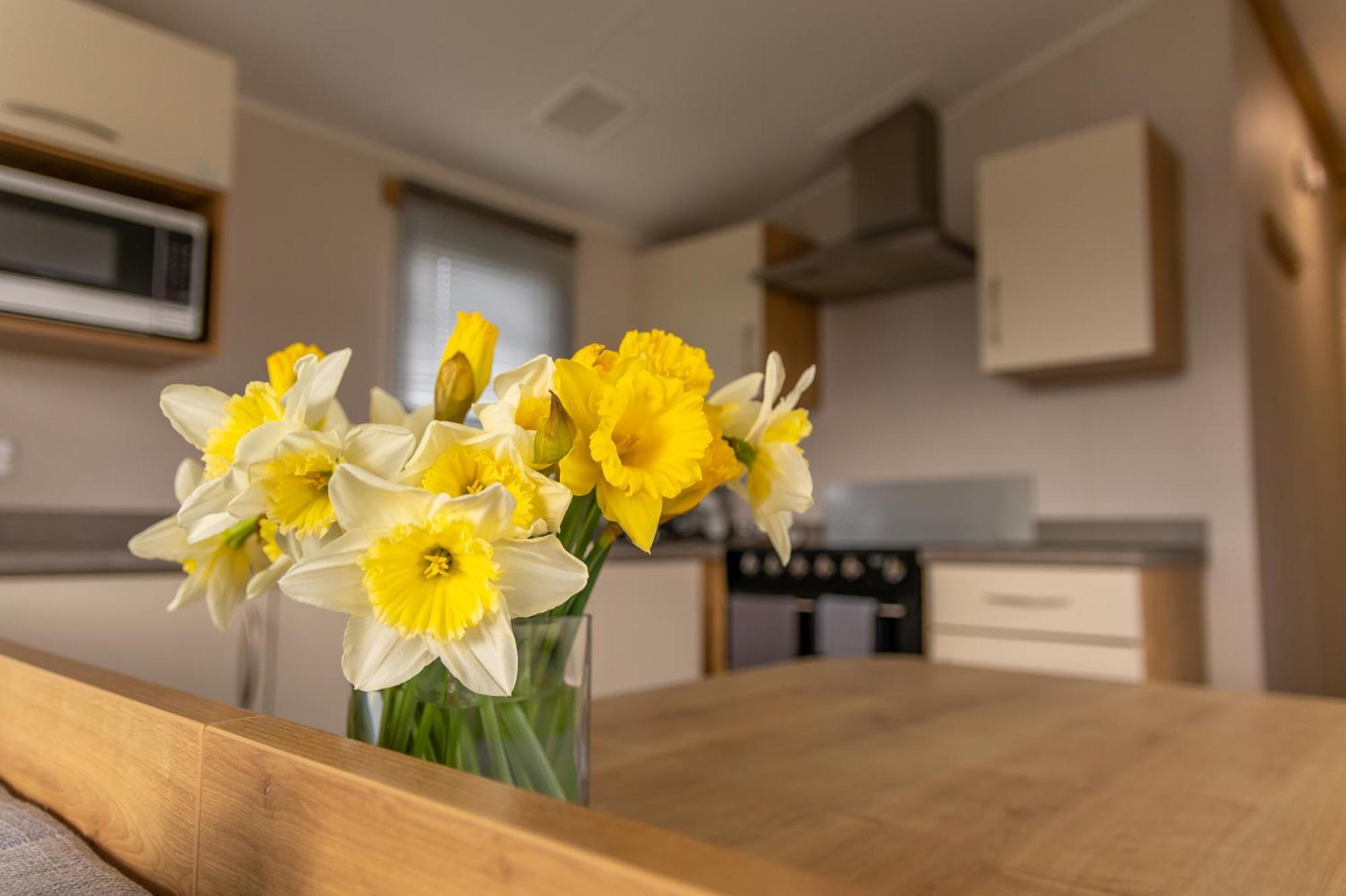 64 Lancaster The Lazy Willow 3 Bedroom Hot Tub Caravan Tattershall Lakes Экстерьер фото
