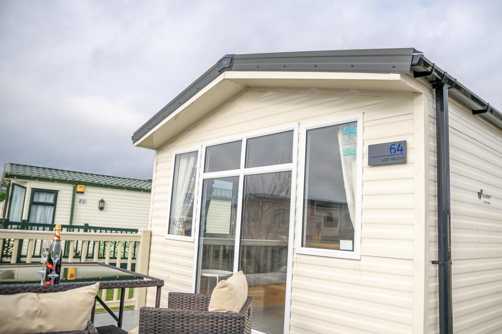 64 Lancaster The Lazy Willow 3 Bedroom Hot Tub Caravan Tattershall Lakes Экстерьер фото
