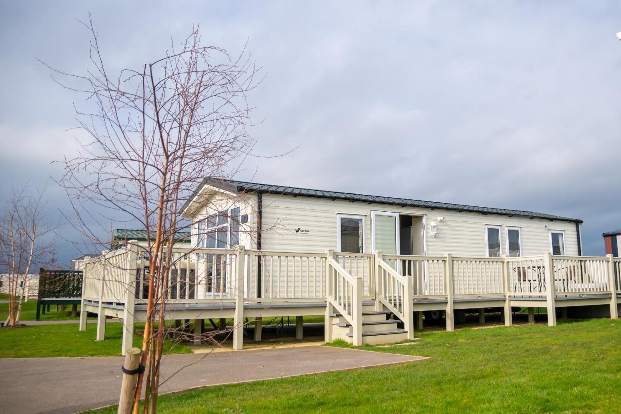 64 Lancaster The Lazy Willow 3 Bedroom Hot Tub Caravan Tattershall Lakes Экстерьер фото