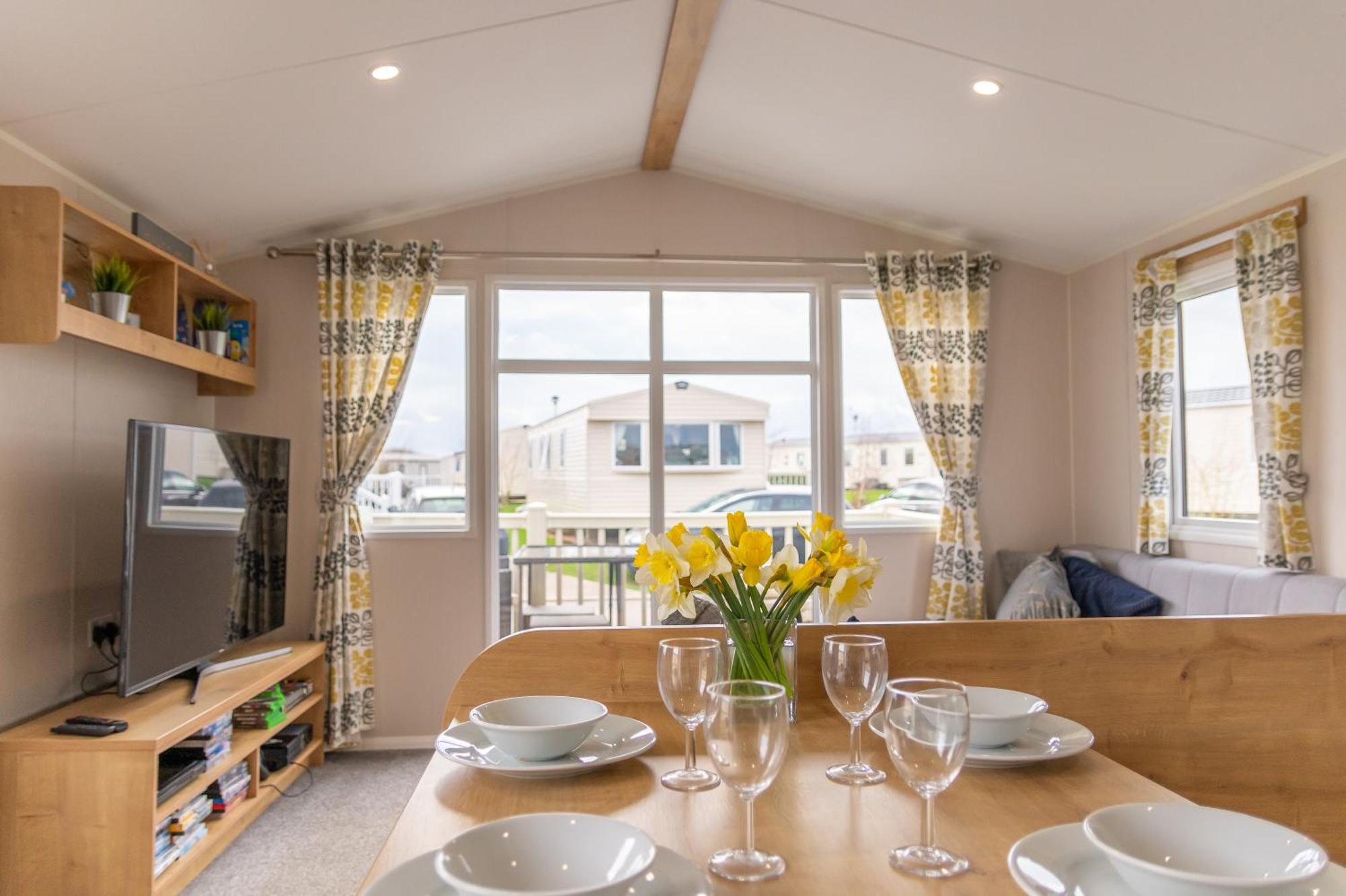 64 Lancaster The Lazy Willow 3 Bedroom Hot Tub Caravan Tattershall Lakes Экстерьер фото