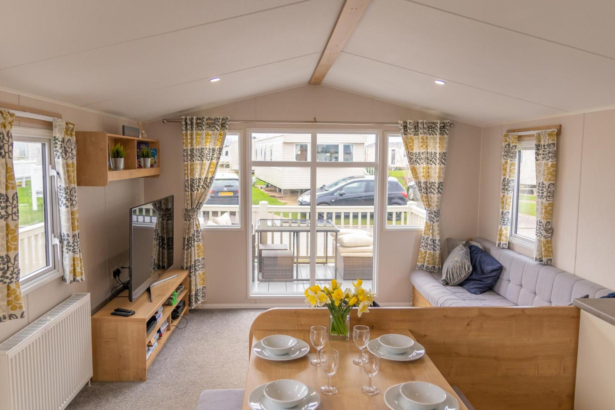 64 Lancaster The Lazy Willow 3 Bedroom Hot Tub Caravan Tattershall Lakes Экстерьер фото