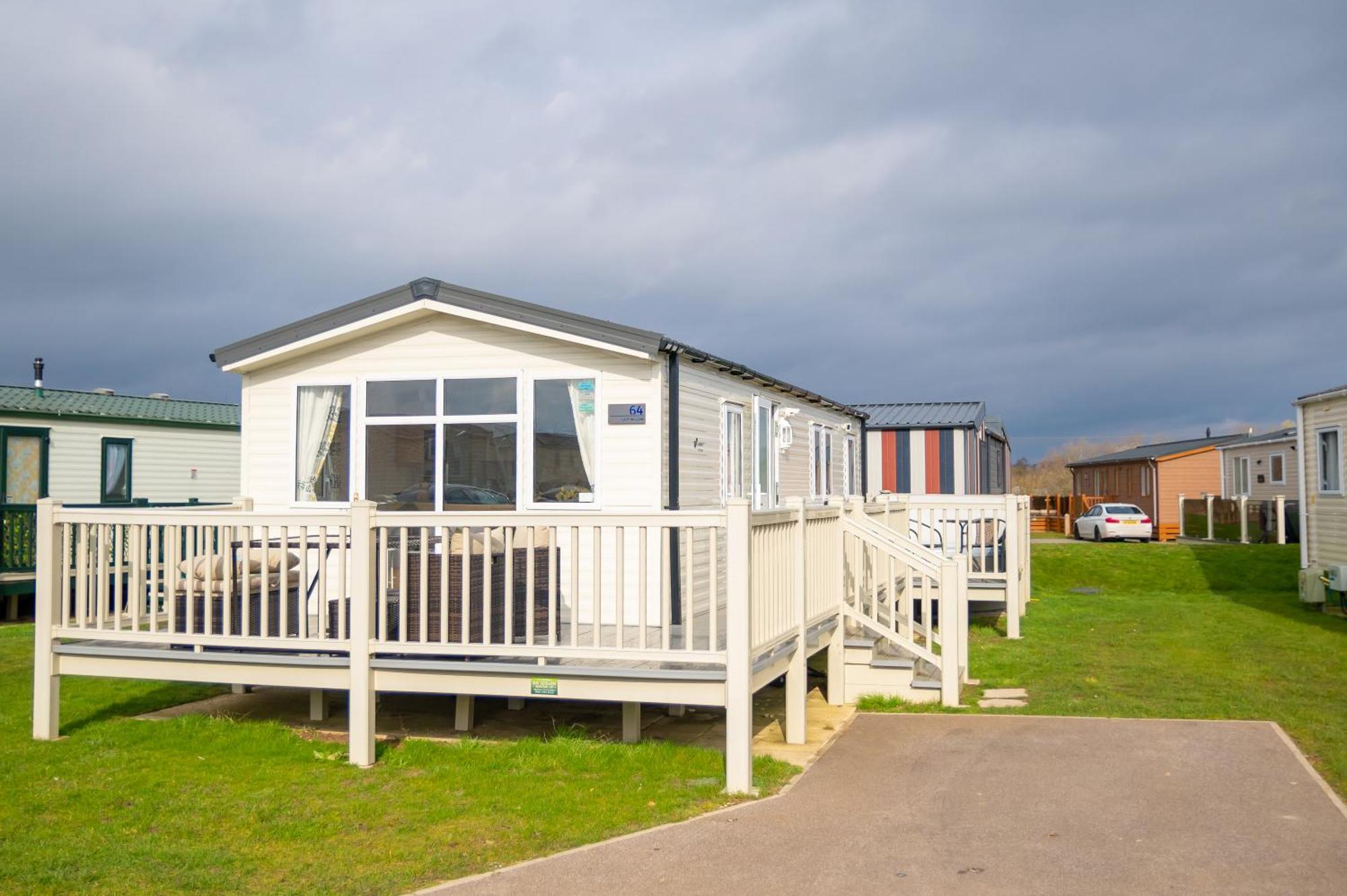 64 Lancaster The Lazy Willow 3 Bedroom Hot Tub Caravan Tattershall Lakes Экстерьер фото